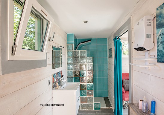 salle de bains moderne maison bois